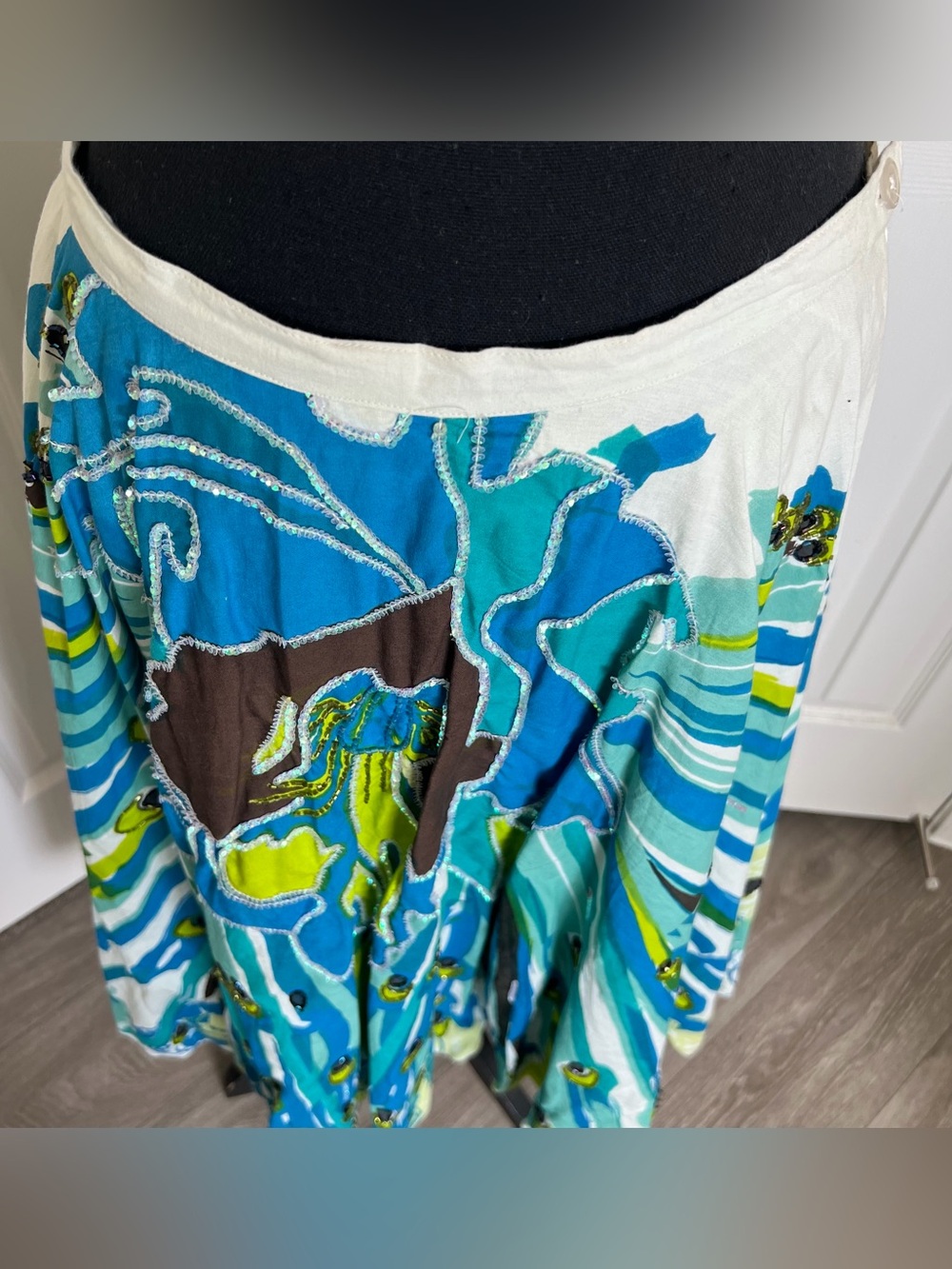 🦚 Vintage Bebe Flared Sequined Blue & Green Lined Peacock Skirt Size Medium - Picture 3 of 9